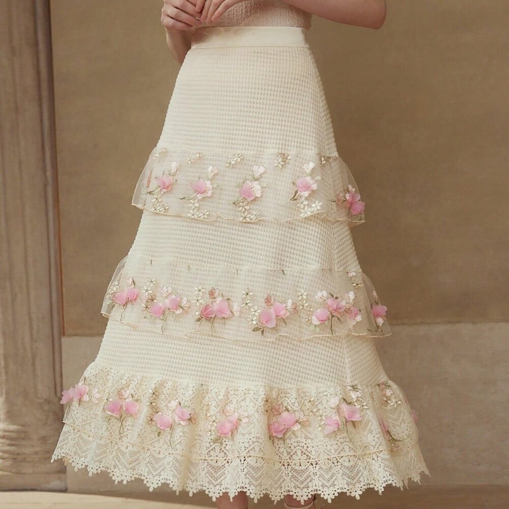 Apricot Elegant Women's Embroidery Flower Contrast Lace Skirt - Picture 4 of 6